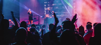 333体育铁粉聚集地社区互动场景 - 球迷在线交流与讨论的热烈氛围